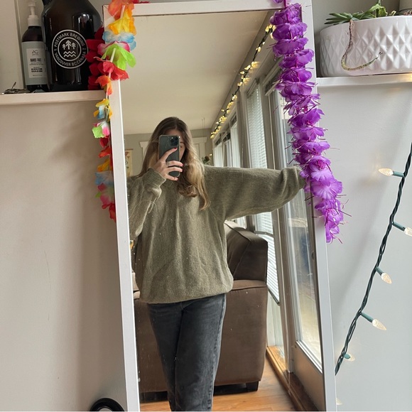 Oversized Tumi sweater for men and women - Picture 3 of 4